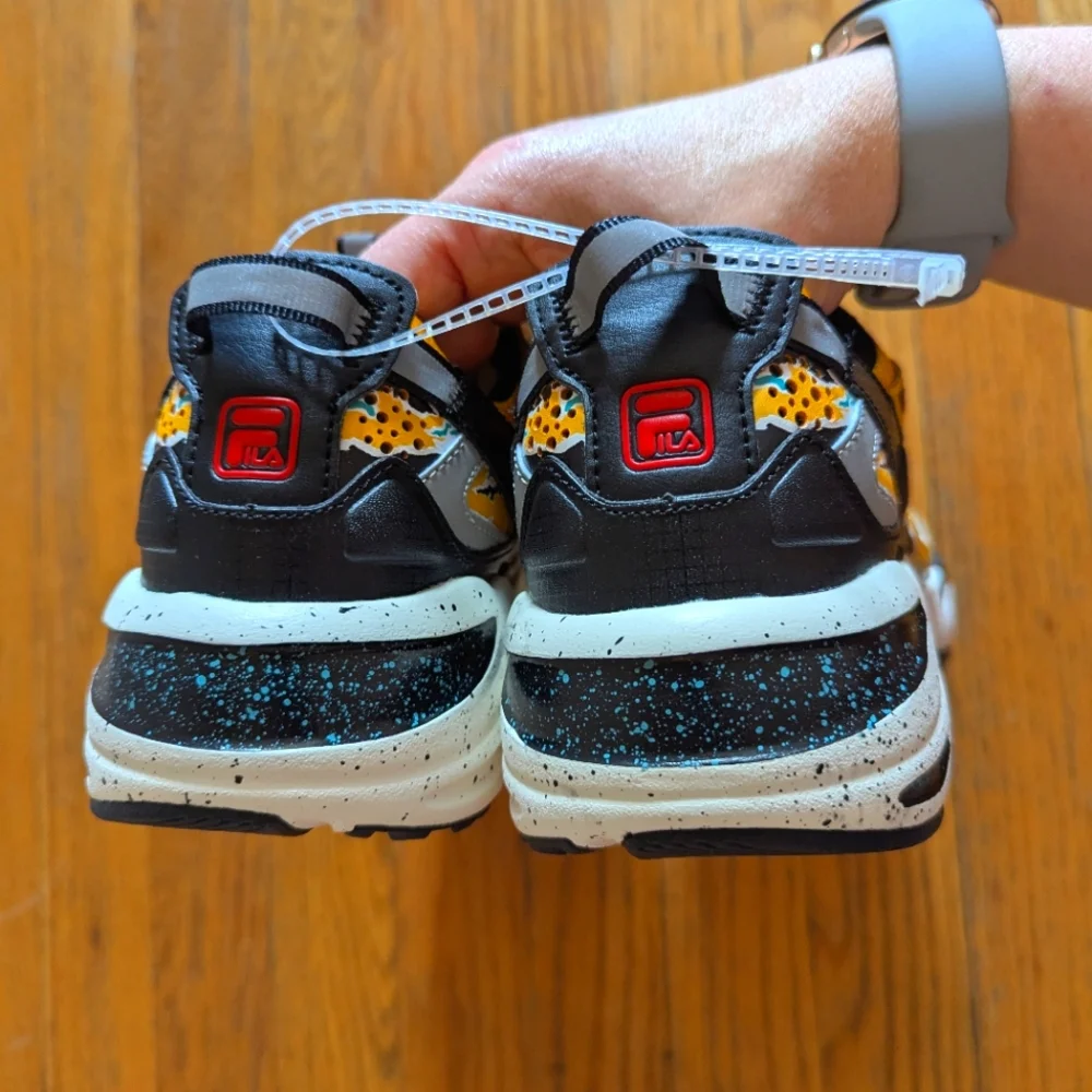 NWT‎ FILA Kids' Size 6.5 Yellow and Black Sneakers